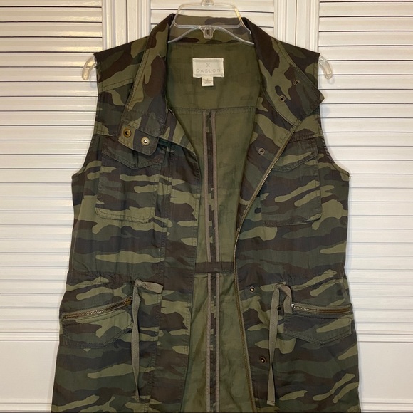 Olive Camo Utility Vest by Caslon – Size S - Picture 1 of 5